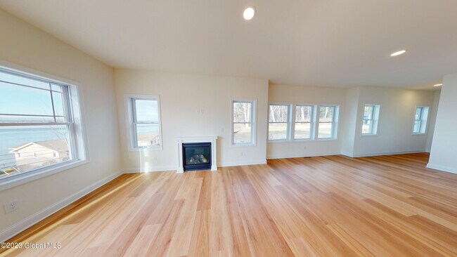Building Photo - 544 NY-9P