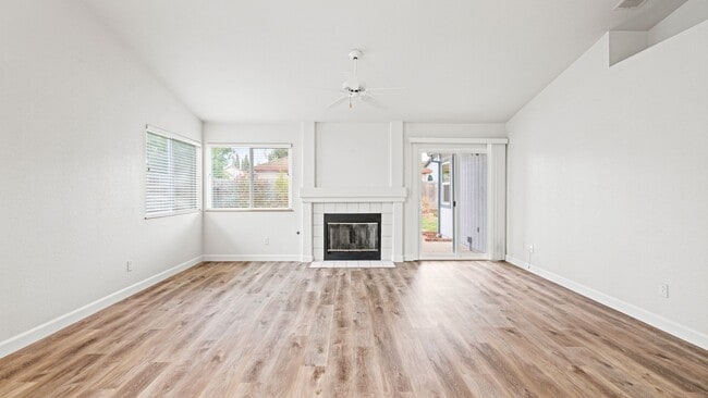 Building Photo - Charming 3 bedroom home in Pheasant Run