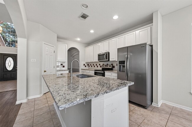 Building Photo - 23730 River Pl Dr