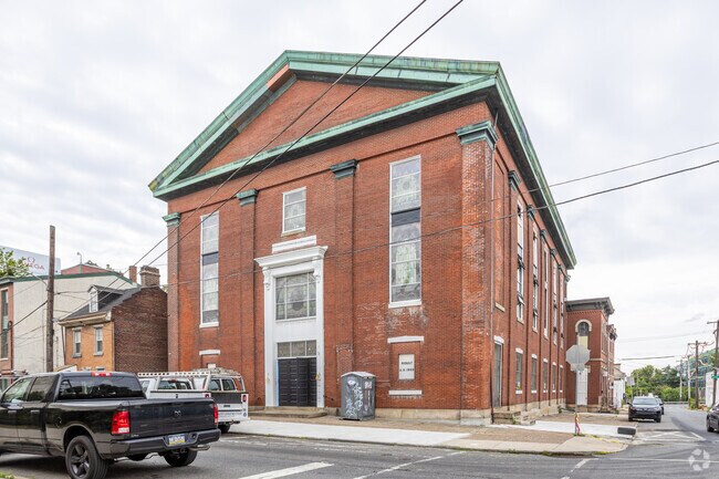 Primary Photo - Old Brick Lofts