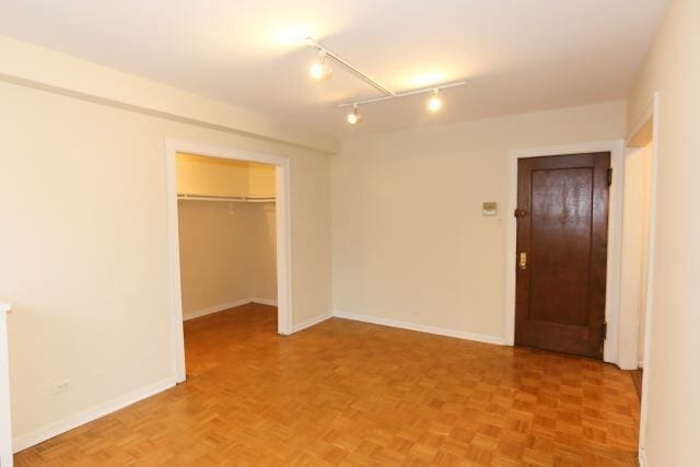 Building Photo - 739 W Belmont Ave