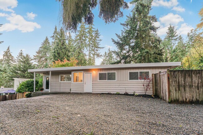 Building Photo - Fully Renovated & Very | Huge Yard | New HVAC | Lease w/ Option to Buy