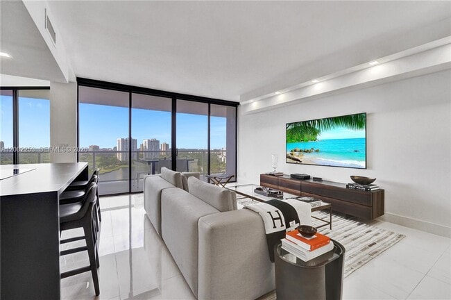 Building Photo - 20281 E Country Club Dr