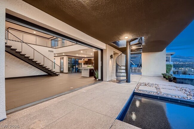 Building Photo - 917 Vegas View Dr