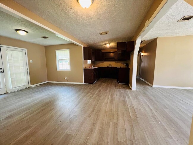 Building Photo - 5943 Southville St