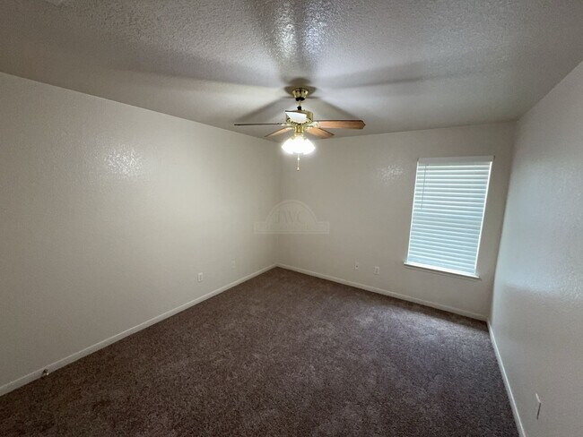 Building Photo - 1107 Cinch Dr