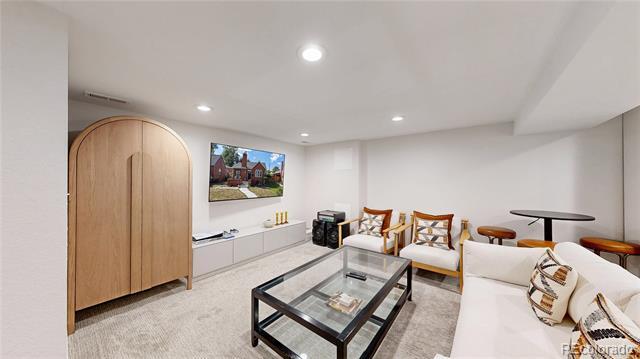 Building Photo - 1325 Dahlia St