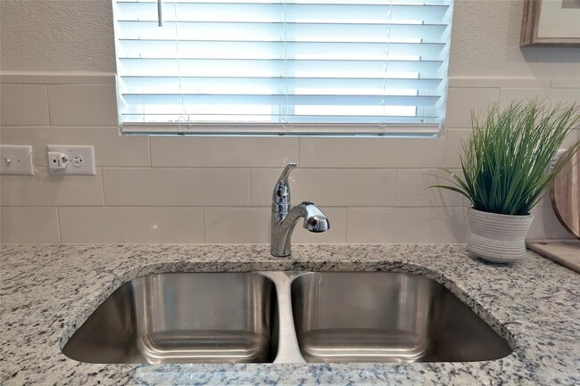 Building Photo - 1205 Waggoner Dr