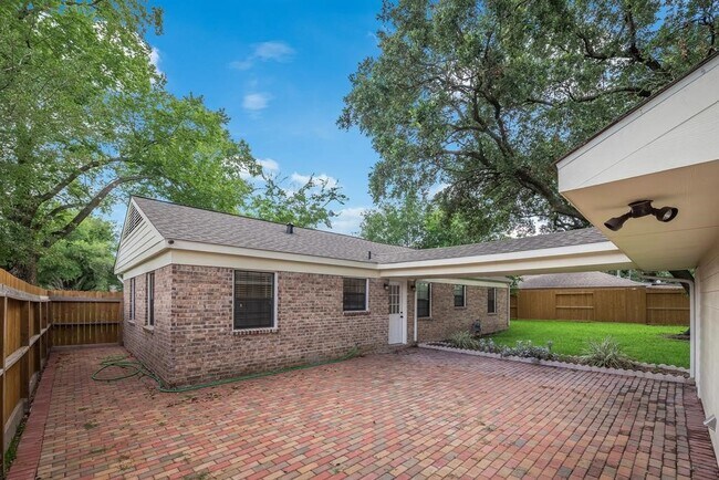 Building Photo - 11038 Waxwing St