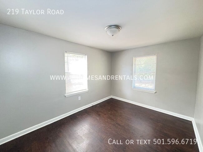 Building Photo - 219 Taylor Rd