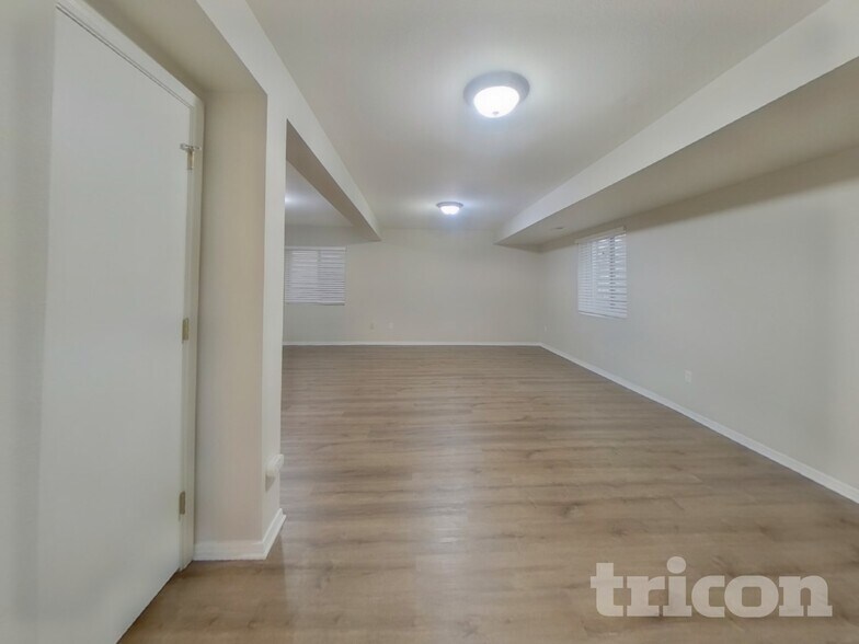 Building Photo - 8095 Oliver Rd