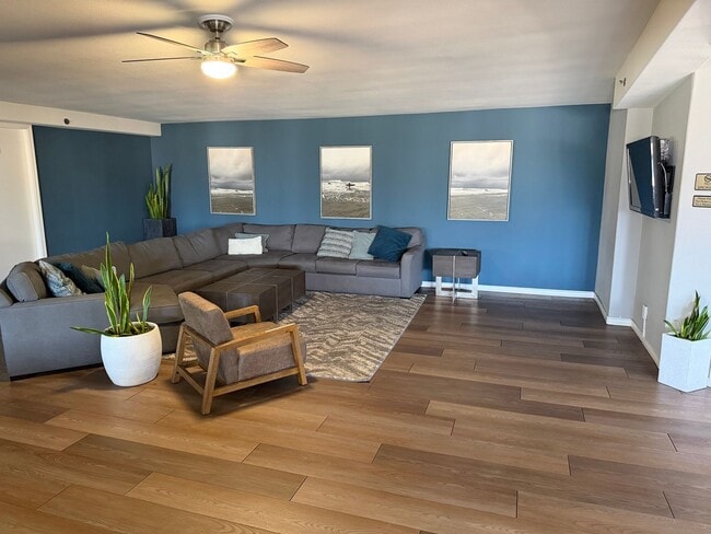 Building Photo - 1021 Scott St