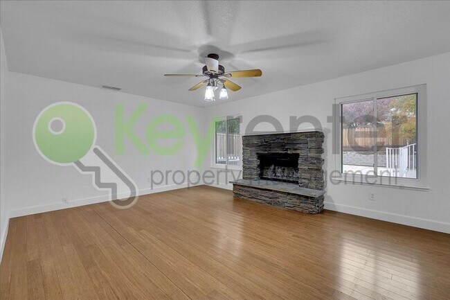 Building Photo - 1330 Kingswood Dr