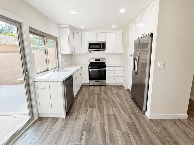Building Photo - 3853 Bixby Dr