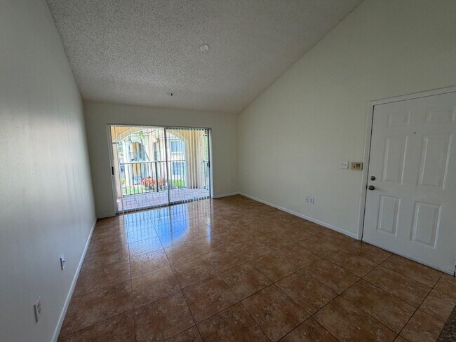 Building Photo - End unit with private side entrance!