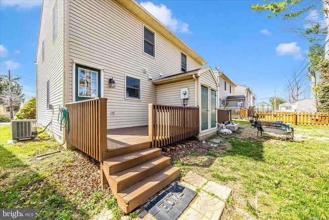 Building Photo - 1552 Crest View Ave