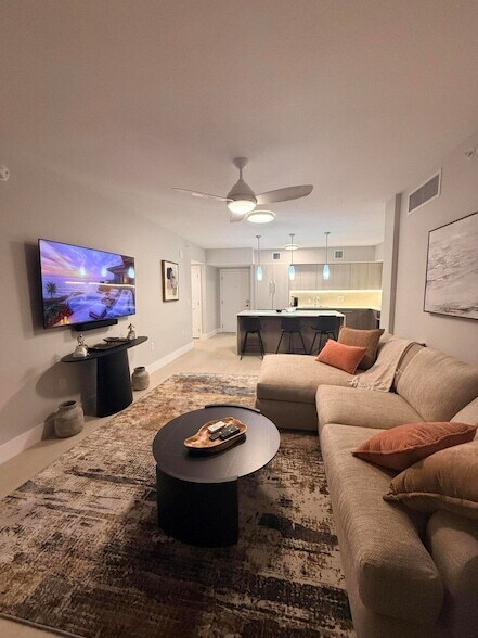 Building Photo - 111 SE 1st Ave