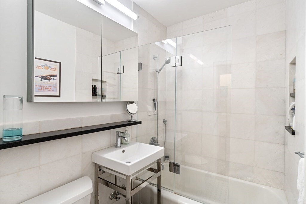 Building Photo - 16 Ware St