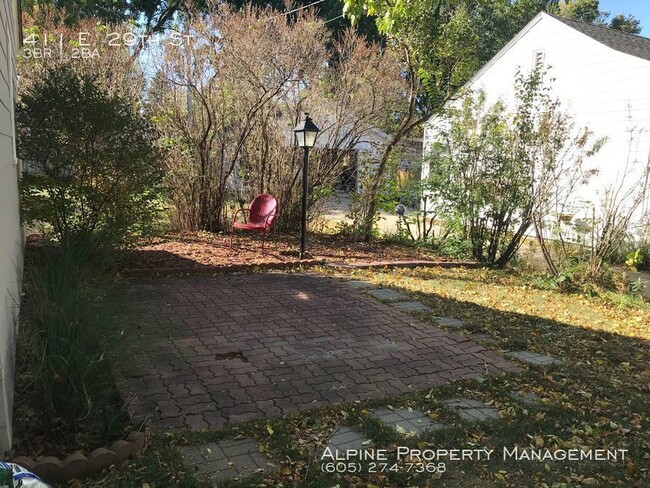 Building Photo - 3 Bed/2 Bath Home Near McKennan Park!