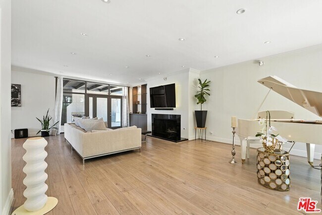 Building Photo - 5139 Collett Ave