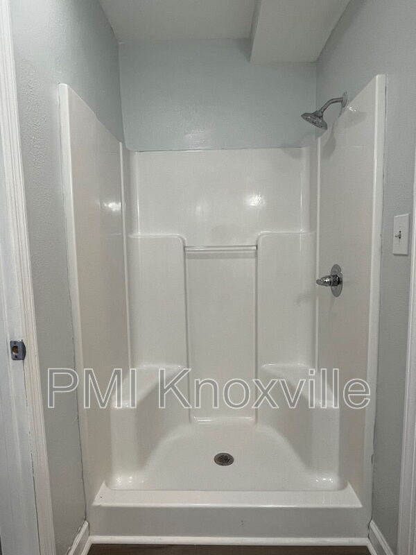 Building Photo - 489 W Outer Dr