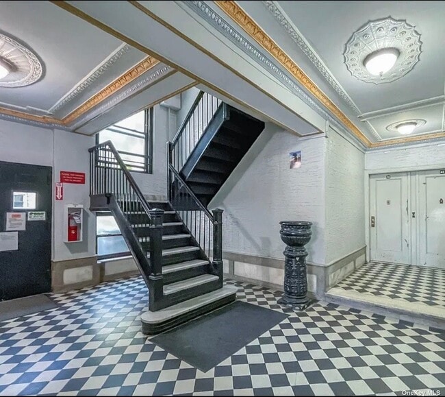 Building Photo - 109-18 Lefferts Blvd