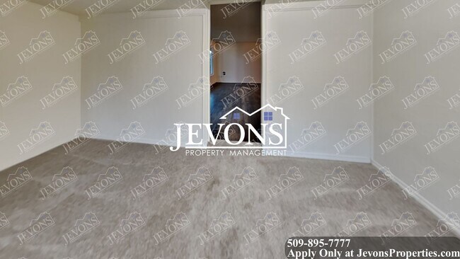 Building Photo - 50% off on the first full month's rent if the move-in occurs by 5/31.