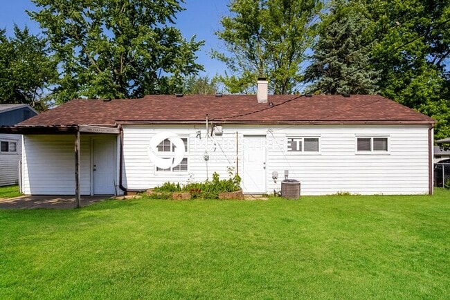 Building Photo - 3 Bedroom Pet-Friendly Home in Indianapolis, IN with Main Street Renewal