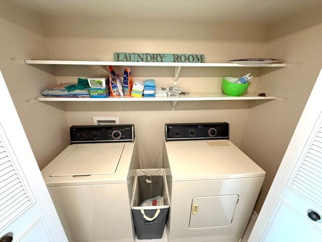 Building Photo - Beautiful Furnished 2 Bed / 2 Bath Condo in Laguna Nueva – Colorado River Living! 1-3 Month Term