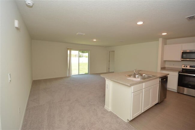 Building Photo - 11 Roxland Ln