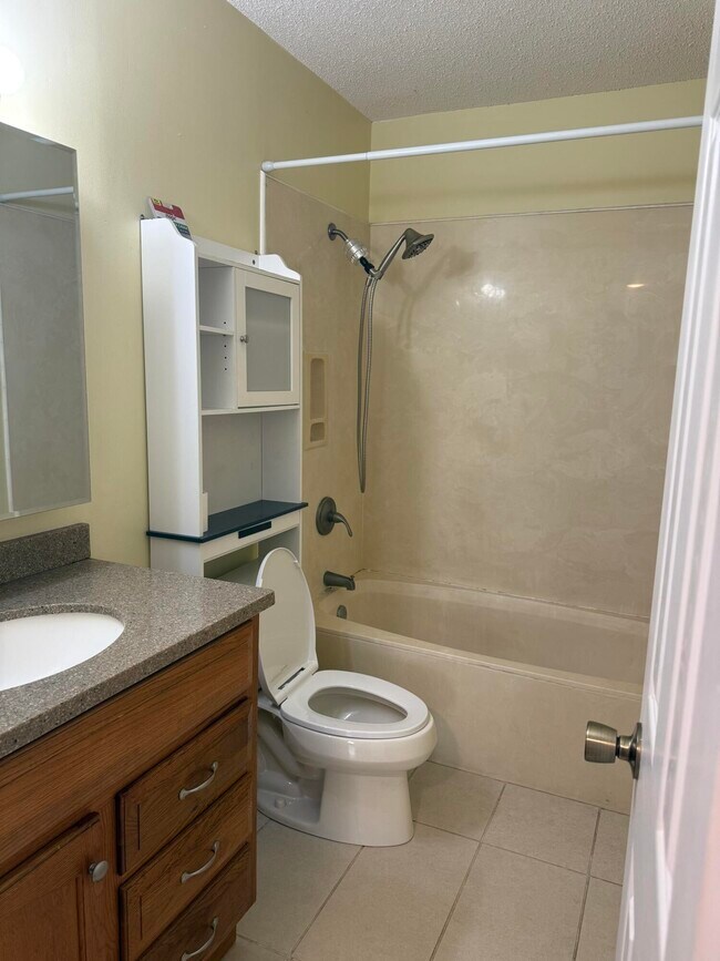 Building Photo - 608 W Sunset Blvd