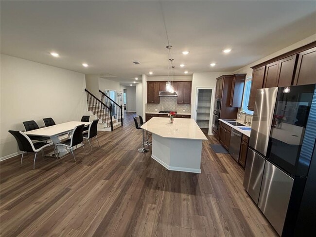 Building Photo - 228 Regatta Trl