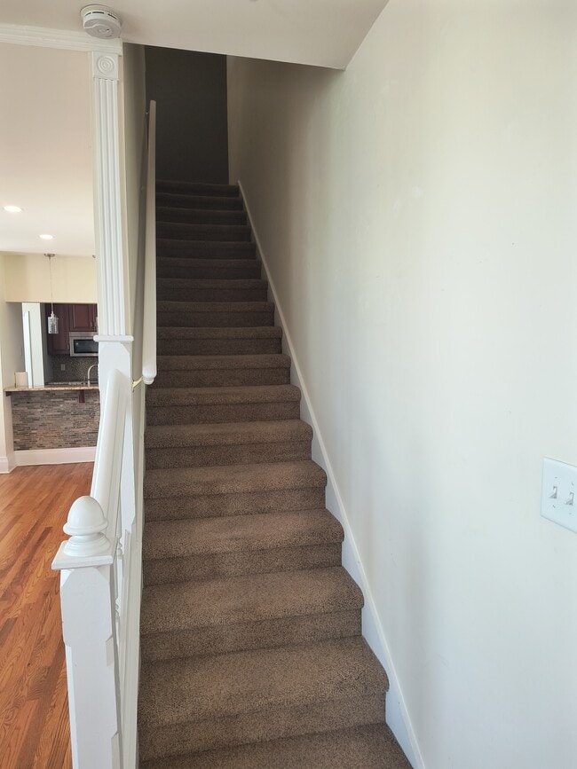 Building Photo - 535 Main St