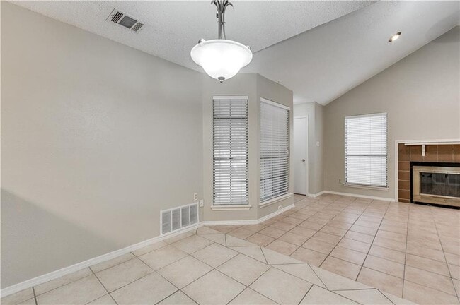 Building Photo - Cozy Single-Story 3 Bed, 2 Bath Home Near South Congress