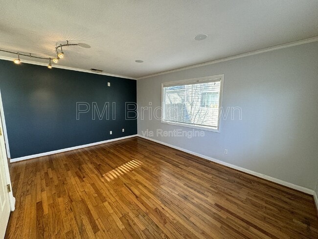 Building Photo - 9545 N Hodge Ave