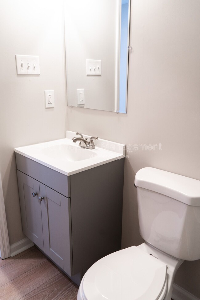 Building Photo - 614 Hillview Rd