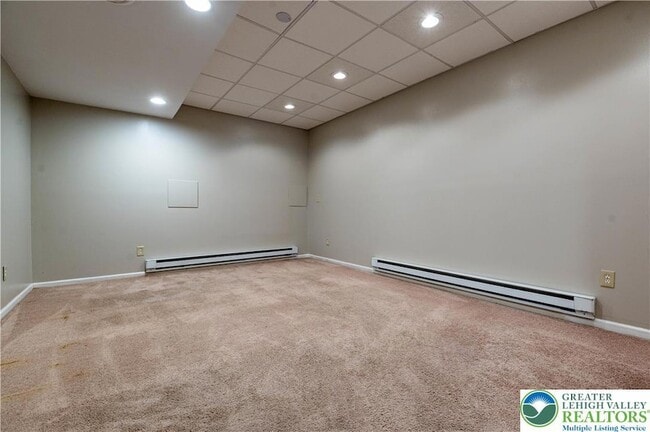 Building Photo - 11 Cobblestone Dr