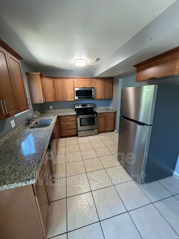 Building Photo - 218 W 205 N