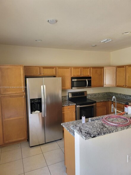 Building Photo - 9411 SW 172nd Ave