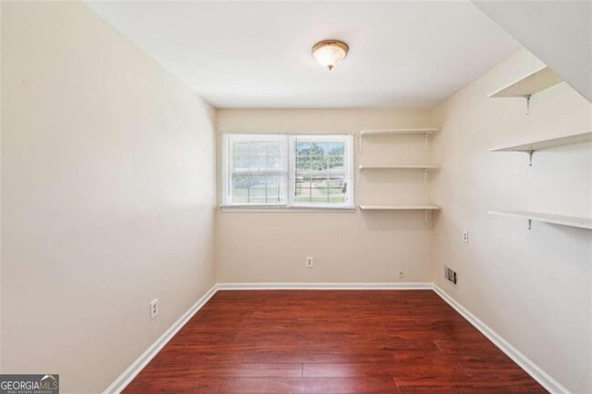 Building Photo - 498 Cole Dr SW