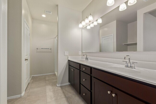 Building Photo - 3905 S 244th Dr