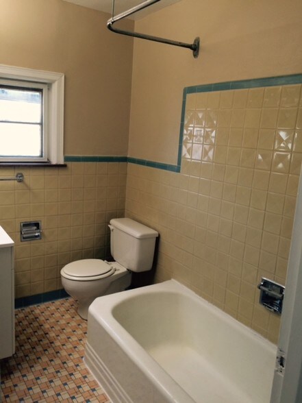 bath - 303 Culbertson Ave