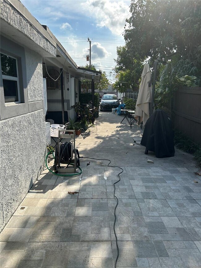 Building Photo - 1934 NW 25th Ave