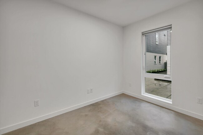 Building Photo - Modern 3BR Townhome with Rooftop Deck Near Downtown Seattle