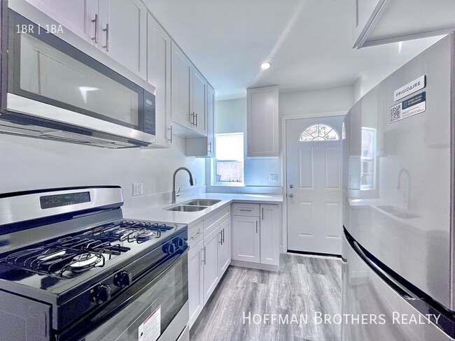 Building Photo - 420 N Sierra Bonita Ave