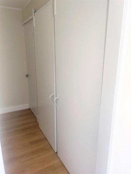 Building Photo - 666 Glenneyre St