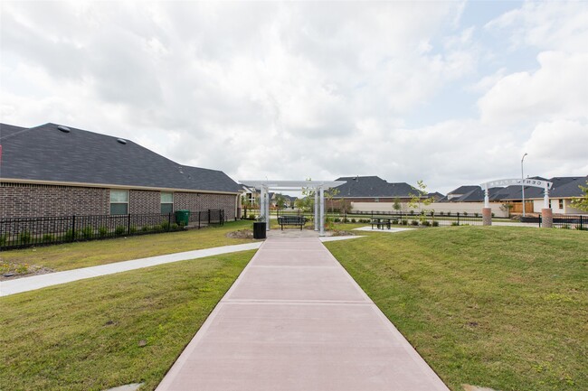 Building Photo - 12111 Parade Park Pl