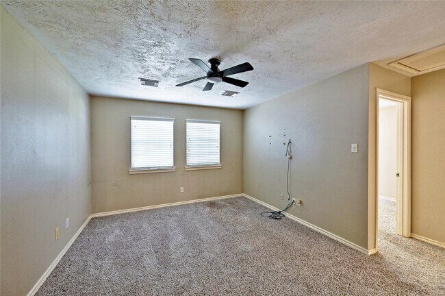Building Photo - 19803 Lindenwick Ct