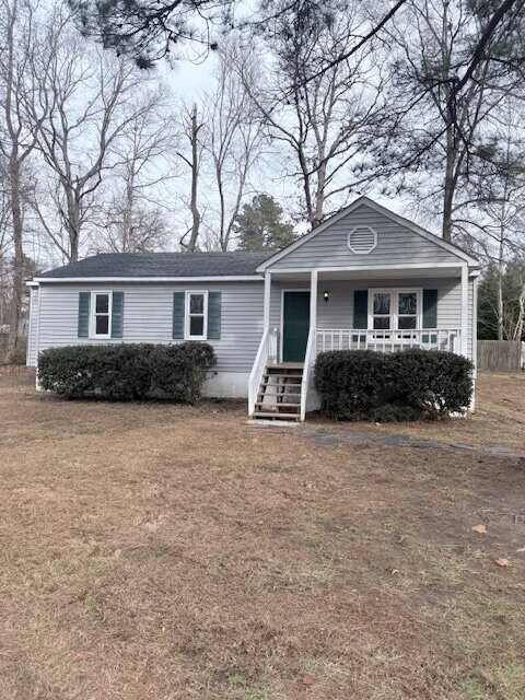 Building Photo - Wonderful 3 Bedroom Home close to Hull Street!