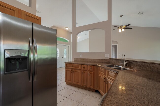 Building Photo - 3889 SW Wycoff St